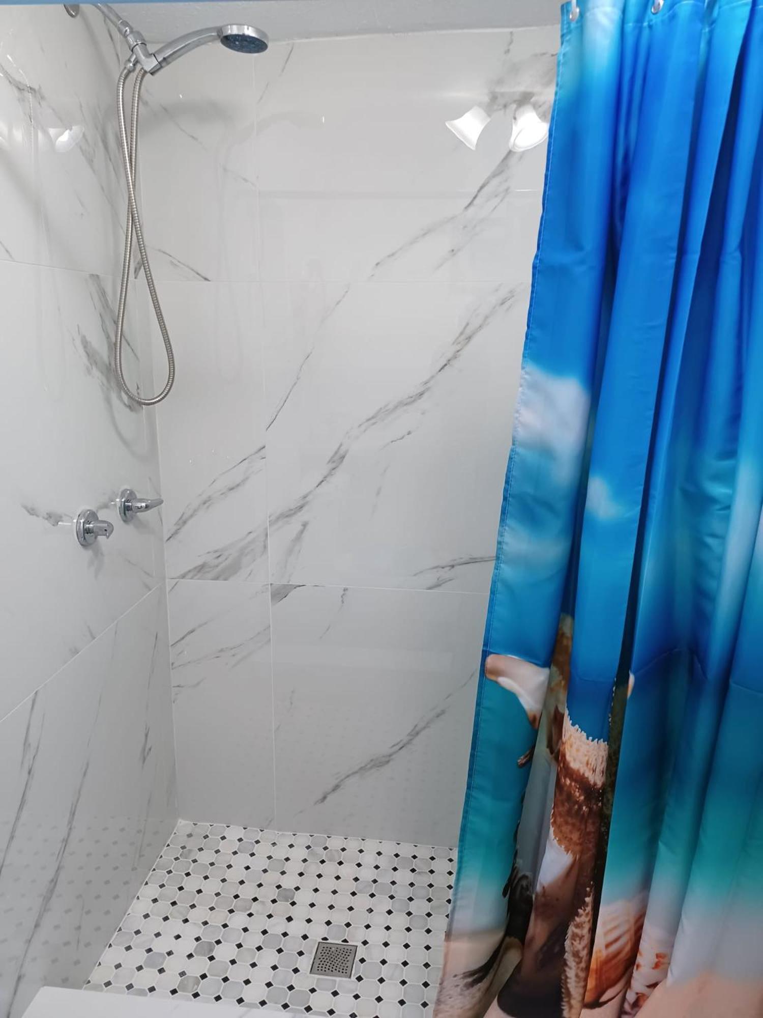 B5 Best Value On Private Bedroom With Private Bathroom In Little Havana, Miami Eksteriør bilde